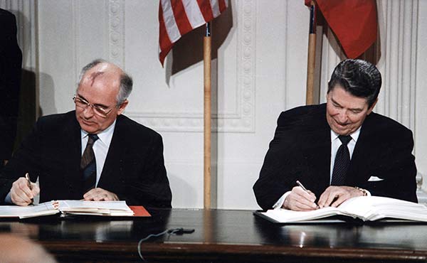 President Ronald Reagan and Soviet leader Mikhail Gorbachev