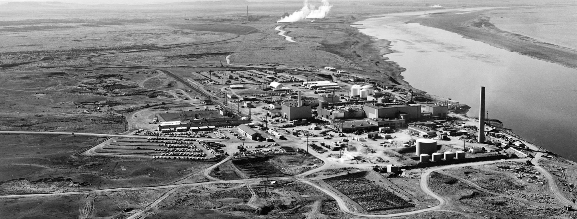 Photo of the Hanford Nuclear Production Complex